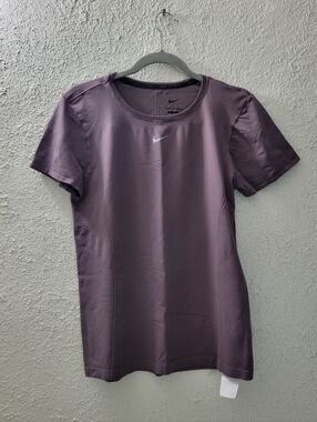 Nike XL Dri-Fit Shirt Women’s Purple Athletic Top Moisture Wicking Slim Fit